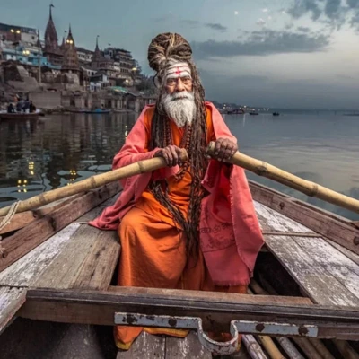 hand boat varanasi